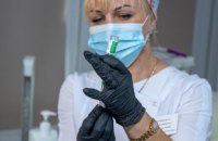 На Дніпропетровщині від коронавірусу вже вакцинували понад 3 тис медиків