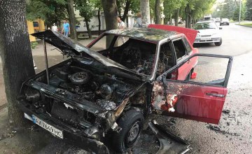 В Днепре на временной остановке сгорела Lada