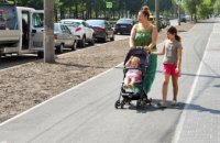 Зручний тротуар, нові дощоприймачі та велодоріжка: у Дніпрі завершують оновлення бульвару Слави 