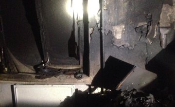 В Никополе произошел пожар в многоквартирном доме: спасены 2 человека