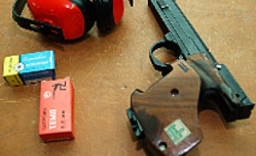 В Днепропетровске милиция задержала двух торговцев оружием