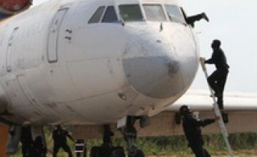 В Днепропетровском аэропорту силовики «уничтожили» террористов (ФОТО)