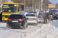 Украинцев предупреждают о снежных заносах на дорогах