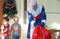 Днепропетровские студенты поздравили детей-сирот с днем Св. Николая (ФОТО)