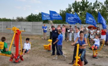 В Днепропетровске на территории СШ №117 появилась новая спортивная площадка (ФОТО)