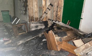 В Желтых Водах произошел пожар в летней кухне частного дома: огонь перекинулся на соседскую постройку 