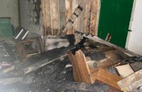 В Желтых Водах произошел пожар в летней кухне частного дома: огонь перекинулся на соседскую постройку 