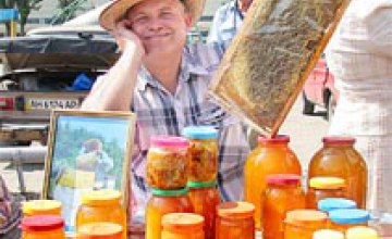 На днепропетровскую ярмарку меда съехались пчеловоды всей области 
