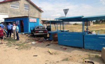 В Одесской области машина въехала в рынок: 2 человека погибли