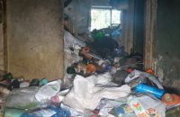 Коммунальщики Днепра освободили жителей одной из многоэтажек ж/м Красный Камень от мусорной вони