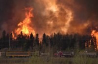 В Канаде из-за лесных пожаров эвакуируют 80 тыс человек