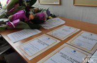 Ко Дню художника Ирина Зайцева наградила победителей выставки «Чарівні барви Дніпра» (ФОТО)