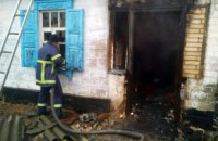 В Верхнеднепровском районе из пылающего дома спасли женщину 
