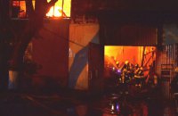 ​В Одессе во время ликвидации масштабного пожара на СТО пострадали 4 бойца ГСЧС (ФОТО)