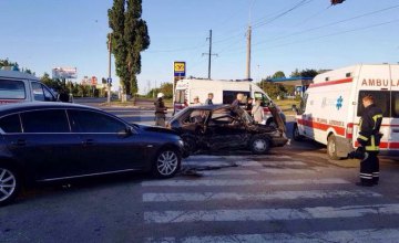 На Днепропетровщине при столкновении Lexus и Nissan пострадало 5 человек (ФОТО)