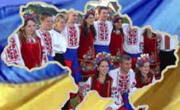 Яценюк поручил Минобразования усилить патриотическое воспитание детей