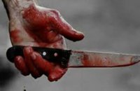 На Днепропетровщине парень ударил ножом в живот 35-летнего сожителя своей бабушки