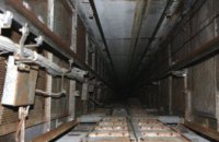 В Днепре мужчина упал в шахту лифта заброшенной многоэтажки (ФОТО)