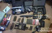 На Днепропетровщине двое мужчин торговали оружием через запрещенную социальную сеть