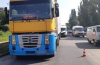 В Днепре маршрутка врезалась в грузовик «Новой почты»: есть пострадавшие (ФОТО)