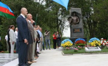 В Днепропетровской области открыли памятник Герою Советского Союза Михаилу Алекперову