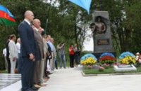 В Днепропетровской области открыли памятник Герою Советского Союза Михаилу Алекперову