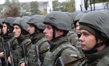 В Днепре прошел военный парад ко Дню защитника Украины (ФОТО)