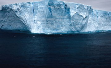 Ученые зафиксировали рождение гигантского айсберга в Антарктиде