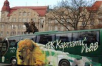 Неизвестные сожгли 4 клубных автобуса львовских «Карпат»