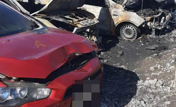 Под Днепром на автозаправке сгорело четыре автомобиля