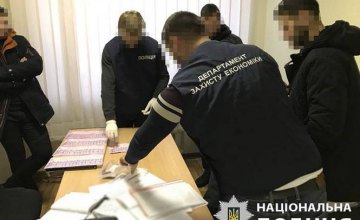  На Днепропетровщине на взятке в 18 тыс. грн поймали чиновника райгосадминистрации 