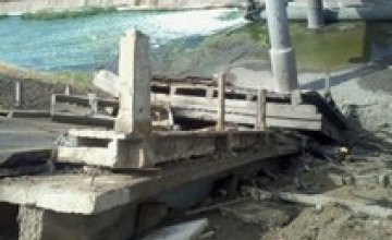 Под Мариуполем неизвестные взорвали мост