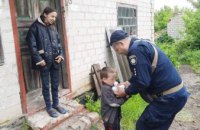 Поліцейські офіцери Криничанської громади опікуються родинами з дітьми, які залишили свої домівки через російське вторгнення