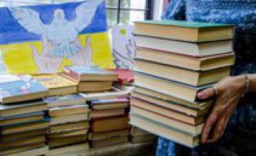 Минимум сотню книг еженедельно приносят жители области в библиотеку для бойцов АТО