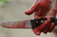 В Никополе неизвестный исполосовал ножом беременную женщину