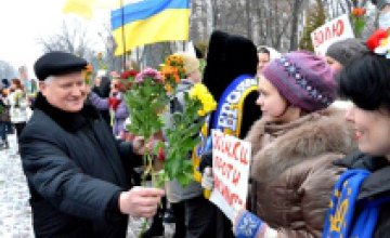 Участники  митинга Партии Регионов «Сохраним Украину» провели Праздник мира