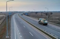 Через спеку на дорогах Дніпропетровщини діє заборона на рух великих вантажівок 