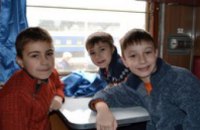 Из Днепропетровска в Польшу отправилась первая группа детей-беженцев с востока Украины 
