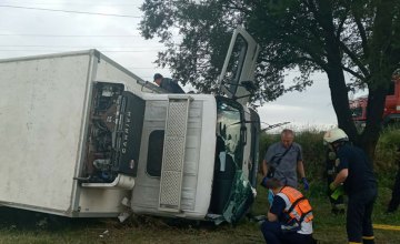 В Днепре перевернулся грузовик: водитель погиб