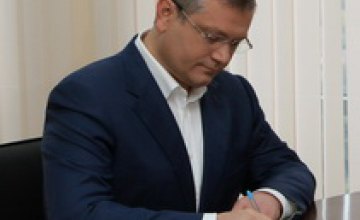 Гражданский избирательный комитет подписал меморандум с лидером избирательной гонки на пост мэра Днепропетровска Вилкулом