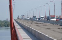 Финальные работы: на следующей неделе на Центральном мосту Днепра перейдут к установлению новых деформационных швов