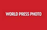 Престижную премию World Press Photo вручили за фотографию беженцев с ребенком (ФОТО)