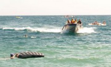 В Алуште подростков унесло в море на надувном матрасе