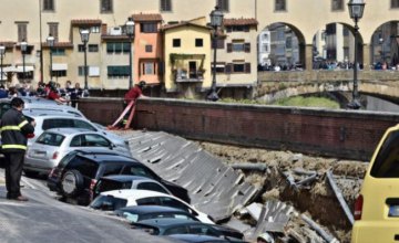  Во Флоренции обвалилась часть набережной