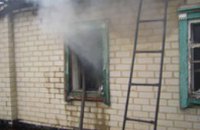 Днепропетровские МЧСники спасли мужчину из горящего дома