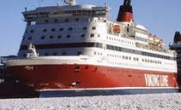 В Сербии на Дунае в лед вмерзла украинская баржа с 11 моряками на борту