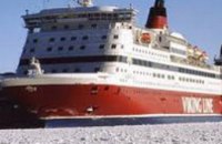 В Сербии на Дунае в лед вмерзла украинская баржа с 11 моряками на борту