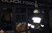 Вночі у Дніпрі зайнявся кіоск: вогнем пошкоджено обладнання та продукція