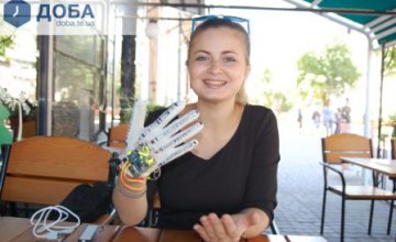 Украинская студентка изобрела перчатку, которая считывает язык жестов (ФОТО)