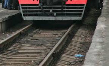 На Днепропетровщине под грузовой поезд попала 63-летняя женщина